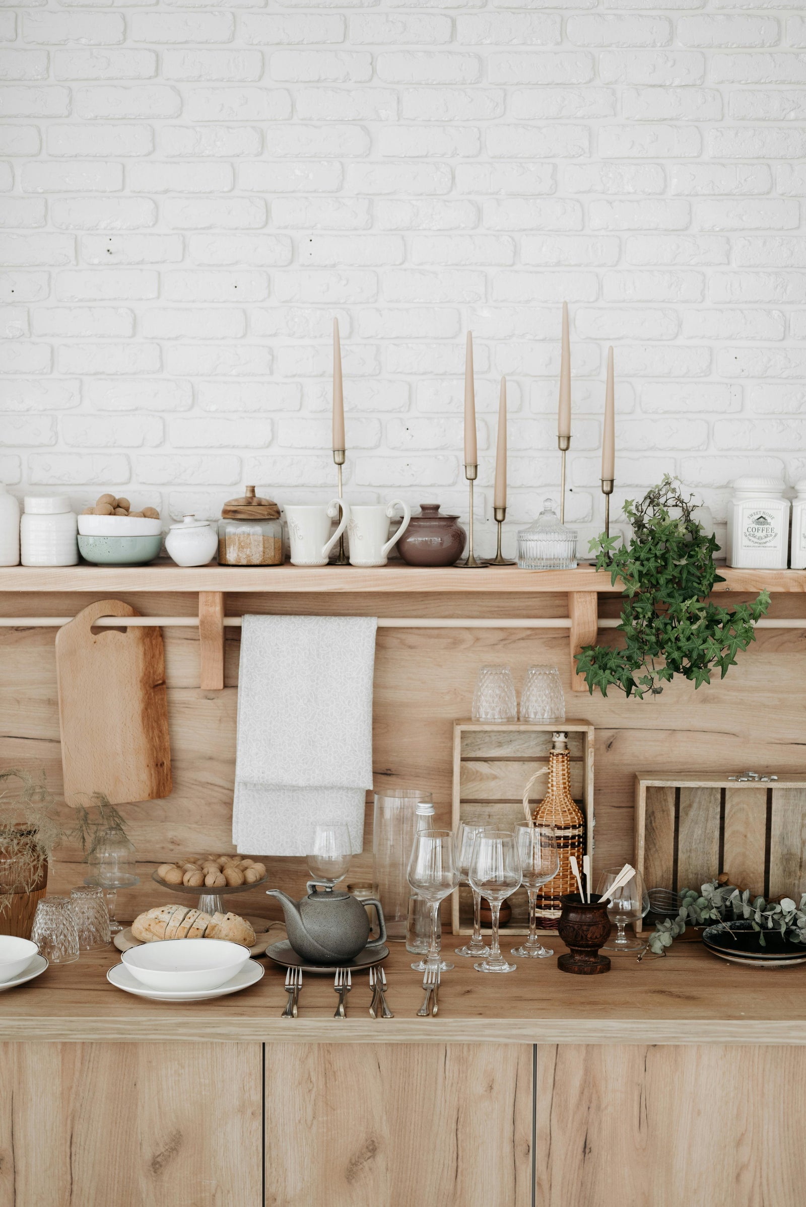 THE MODERN PANTRY